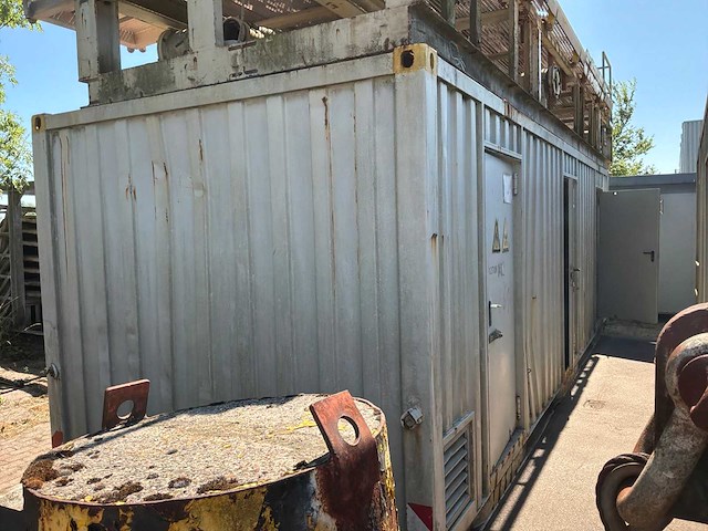 Opslag zeecontainer en bordes - afbeelding 1 van  6