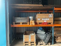 Opslagbakken en kratten