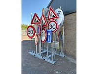 Opslagrek voor 48 verkeersborden met inhoud - afbeelding 2 van  6