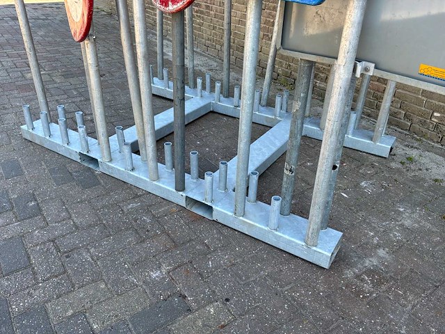 Opslagrek voor 48 verkeersborden met inhoud - afbeelding 3 van  6
