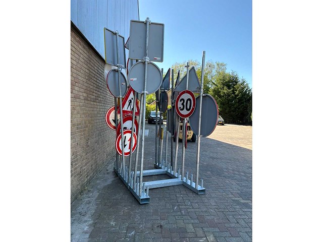 Opslagrek voor 48 verkeersborden met inhoud - afbeelding 4 van  6