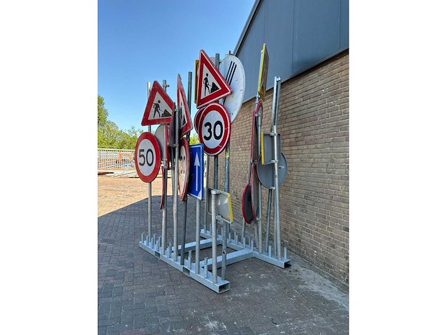 Opslagrek voor 48 verkeersborden met inhoud - afbeelding 6 van  6