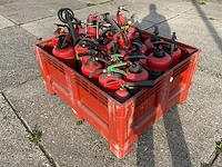 Opslagtank met brandblussers (24x) - afbeelding 1 van  2