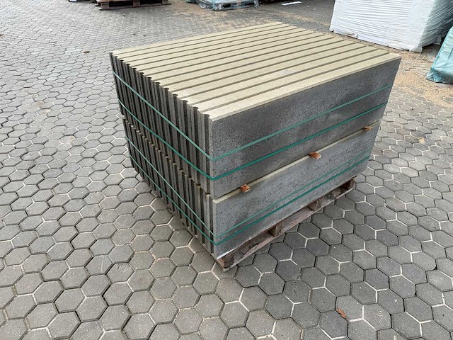 Opsluitbanden van beton (ca. 130stuks) - afbeelding 1 van  4