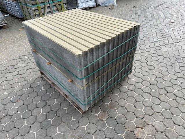 Opsluitbanden van beton (ca. 26stuks) - afbeelding 2 van  4