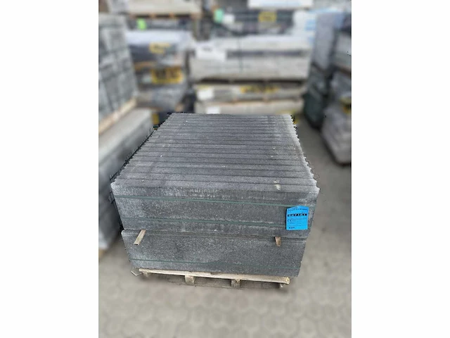 Opsluitbanden van beton (ca. 36 stuks) - afbeelding 3 van  4