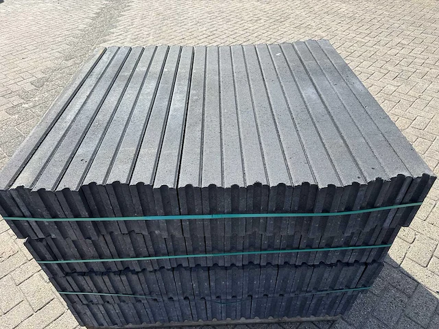 Opsluitbanden van beton (ca. 38 stuks) - afbeelding 1 van  4