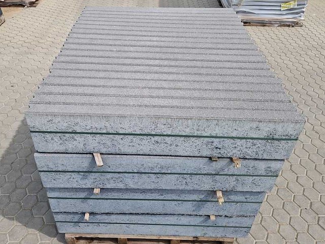 Opsluitbanden van beton (ca. 38stuks) - afbeelding 2 van  3