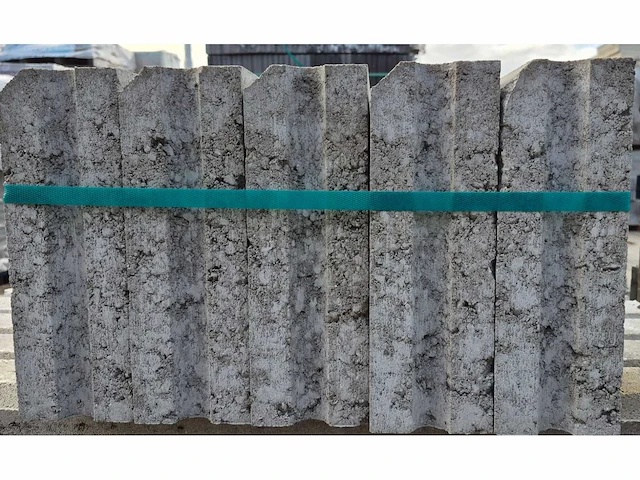Opsluitbanden van beton (ca. 61 stuks) - afbeelding 1 van  3
