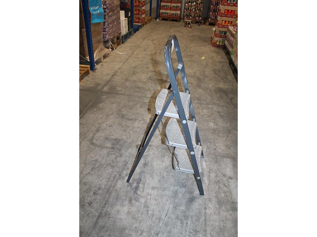 Opstapje met 3 treden. - afbeelding 2 van  2