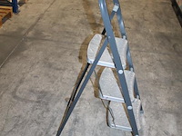 Opstapje met 3 treden. - afbeelding 2 van  2