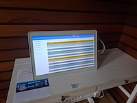 Opstelling met tafel, computer en verwarming - afbeelding 2 van  5