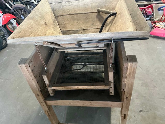 Optimus antieke houten kafmolen - afbeelding 5 van  9