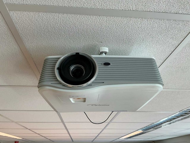 Optoma beamer & projectiescherm - afbeelding 1 van  5