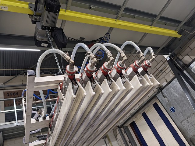 Opzet tafel met transportbaan, polyketting, gb m01-05, blauw, 2022 - afbeelding 9 van  14