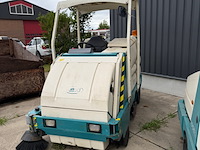 Opzit schrob- veegmachine, tennant, 8300, wit/groen