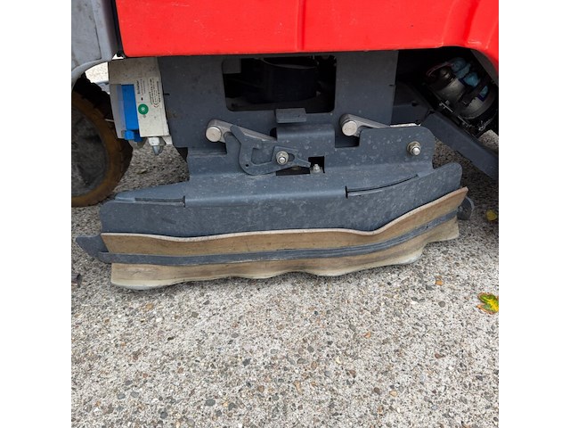 Opzit schrob- zuigmachine, hako, hakomatic b750 r, rood/grijs - afbeelding 7 van  7
