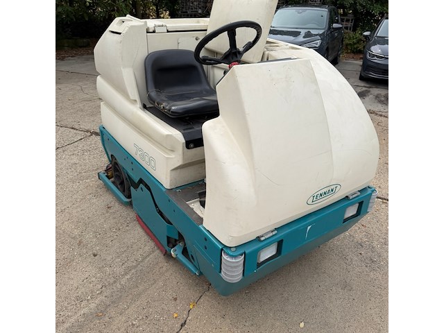 Opzit schrob- zuigmachine, tennant, 7300, wit/blauw - afbeelding 1 van  7