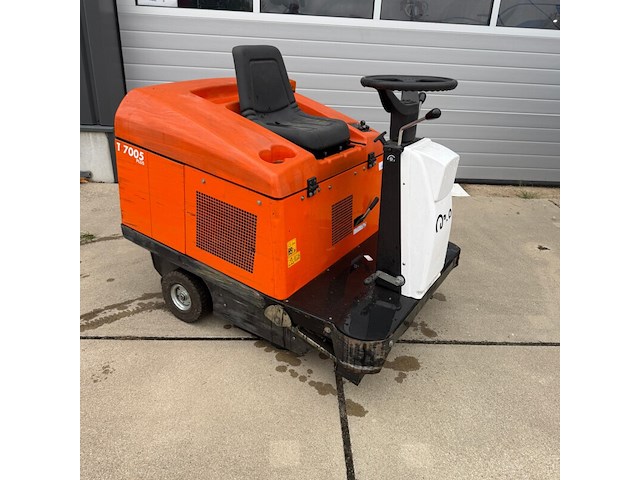 Opzit veeg- zuigmachine, rcm, turbo 7005 plus, oranje/zwart - afbeelding 1 van  9