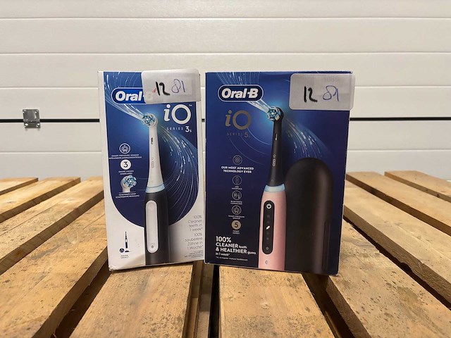 Oral-b - braun - tandenborstel - mondverzorging (2x) - afbeelding 1 van  1