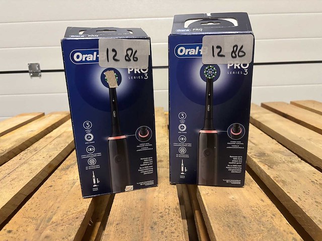 Oral-b - braun - tandenborstel - mondverzorging (2x) - afbeelding 1 van  1