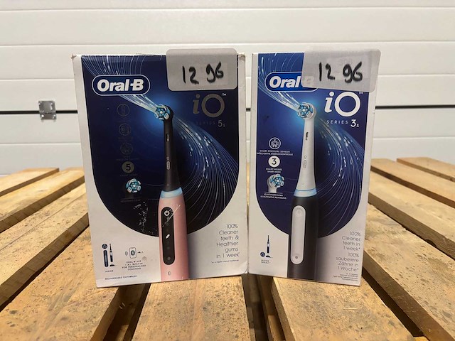 Oral-b - braun - tandenborstel - mondverzorging (2x) - afbeelding 1 van  1