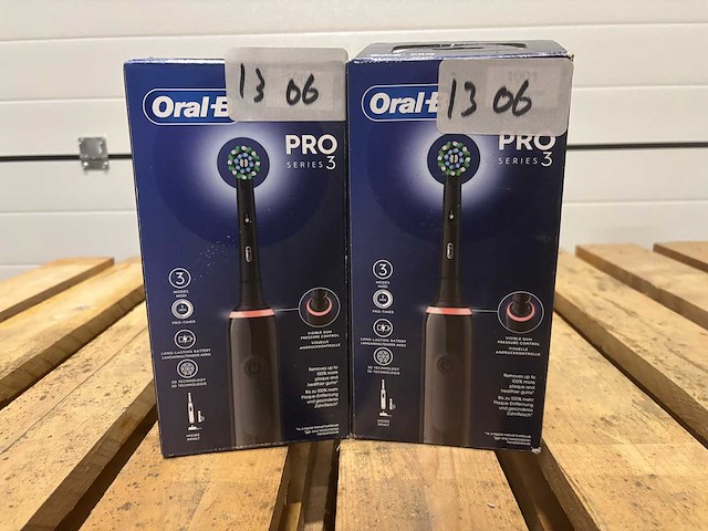 Oral-b - braun - tandenborstel - mondverzorging (2x) - afbeelding 1 van  1