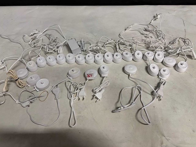 Oral b - opladers - retourgoederen (25x) - afbeelding 1 van  1