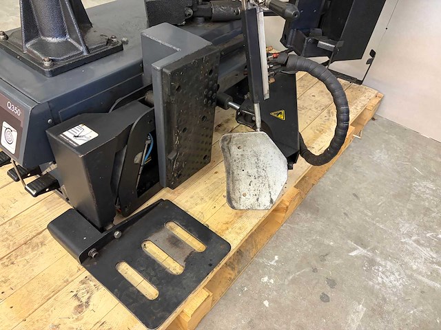 Orange equipment - 2023 - q350 - banden de- en montage apparaat middenopspanning - afbeelding 4 van  16