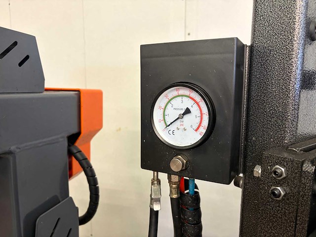 Orange equipment - 2023 - q350 - banden de- en montage apparaat middenopspanning - afbeelding 7 van  16