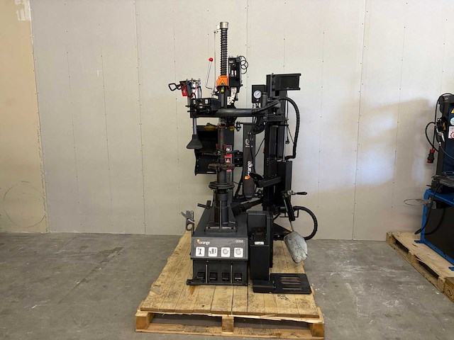 Orange equipment - 2023 - q350 - banden de- en montage apparaat middenopspanning - afbeelding 1 van  16