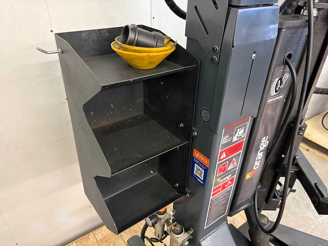 Orange equipment - 2023 - q350 - banden de- en montage apparaat middenopspanning - afbeelding 15 van  16