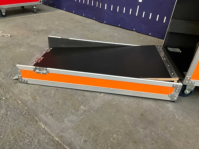 Orange flightcase - afbeelding 13 van  14