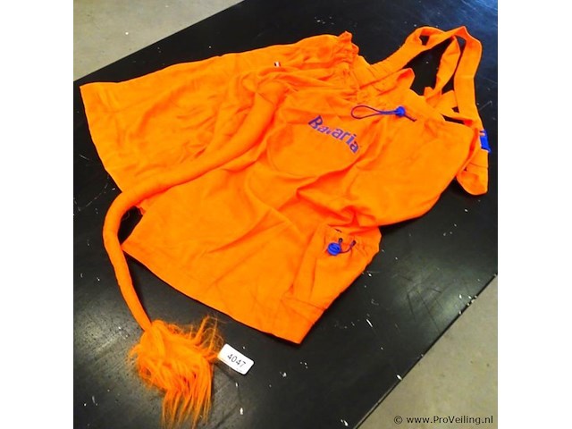 Oranje bavaria korte broek met leeuwenstaart - afbeelding 1 van  3
