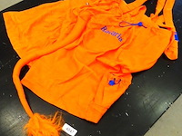 Oranje bavaria korte broek met leeuwenstaart - afbeelding 1 van  3