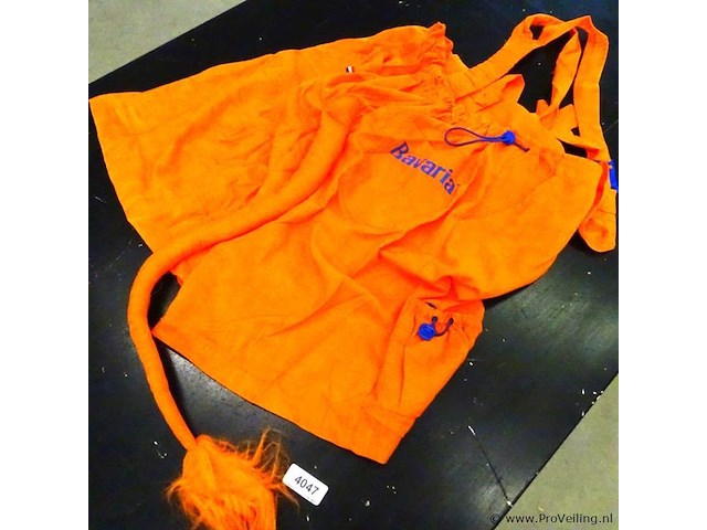 Oranje bavaria korte broek met leeuwenstaart - afbeelding 2 van  3