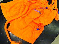Oranje bavaria korte broek met leeuwenstaart - afbeelding 2 van  3