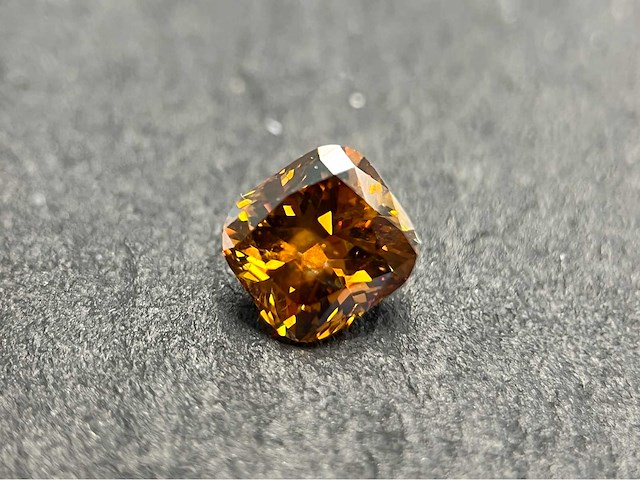 Oranje diamant 0.82 carat gecertificeerd - afbeelding 2 van  4