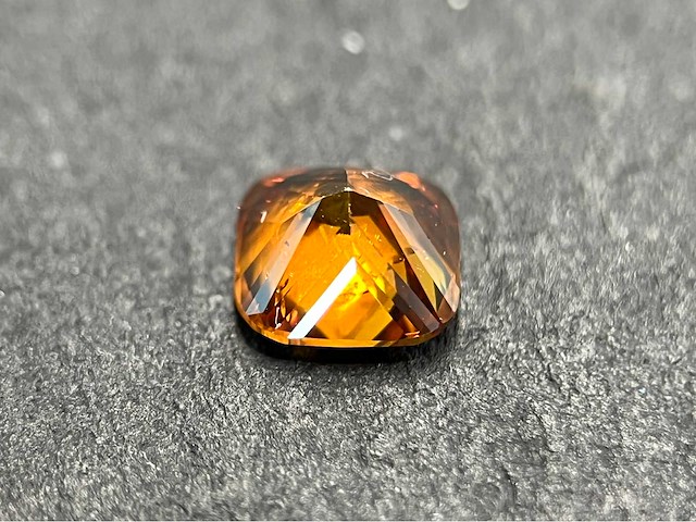 Oranje diamant 0.82 carat gecertificeerd - afbeelding 3 van  4