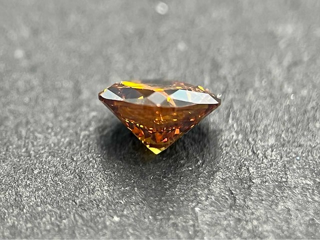Oranje diamant 0.82 carat gecertificeerd - afbeelding 1 van  4
