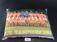 Oranje kussen