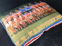 Oranje kussen - afbeelding 3 van  3