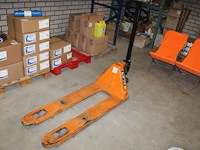Oranje palletwagen allifter max 2500 kg. - afbeelding 1 van  2