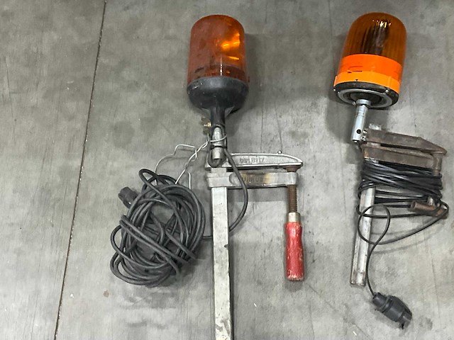 Oranje zwaailamp met beugel (2x) - afbeelding 2 van  4