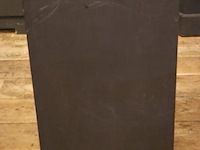 Orchidee in pot op sokkel - afbeelding 5 van  6