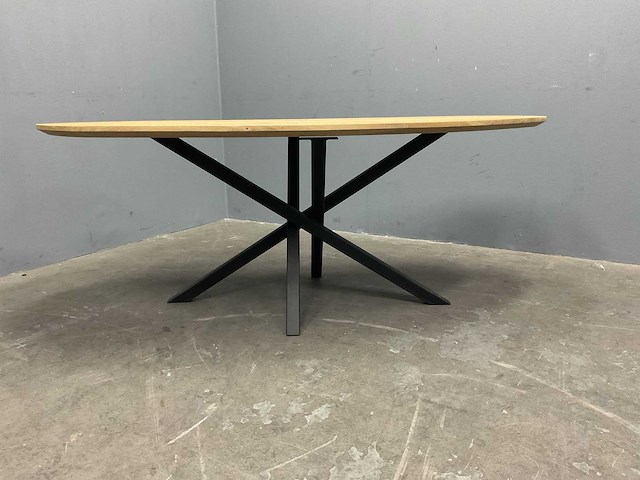 Organisch ovaal eiken eetkamertafel 200 cm met onderstel spider - afbeelding 2 van  4