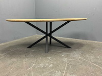 Organisch ovaal eiken eetkamertafel 200 cm met onderstel spider - afbeelding 2 van  4