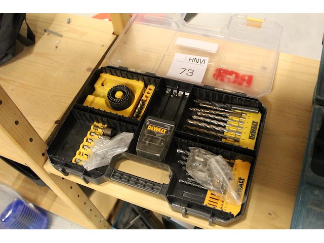 Organiser dewalt met boren, bitjes, gatenboren en doppen - afbeelding 1 van  2