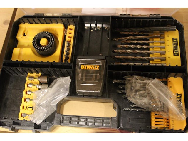 Organiser dewalt met boren, bitjes, gatenboren en doppen - afbeelding 2 van  2