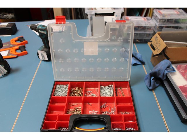 Organiser met schroeven in diverse maten en uitvoeringen. - afbeelding 1 van  3